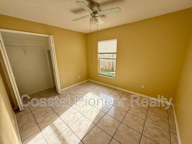 Building Photo - 1002 Golfside Ct