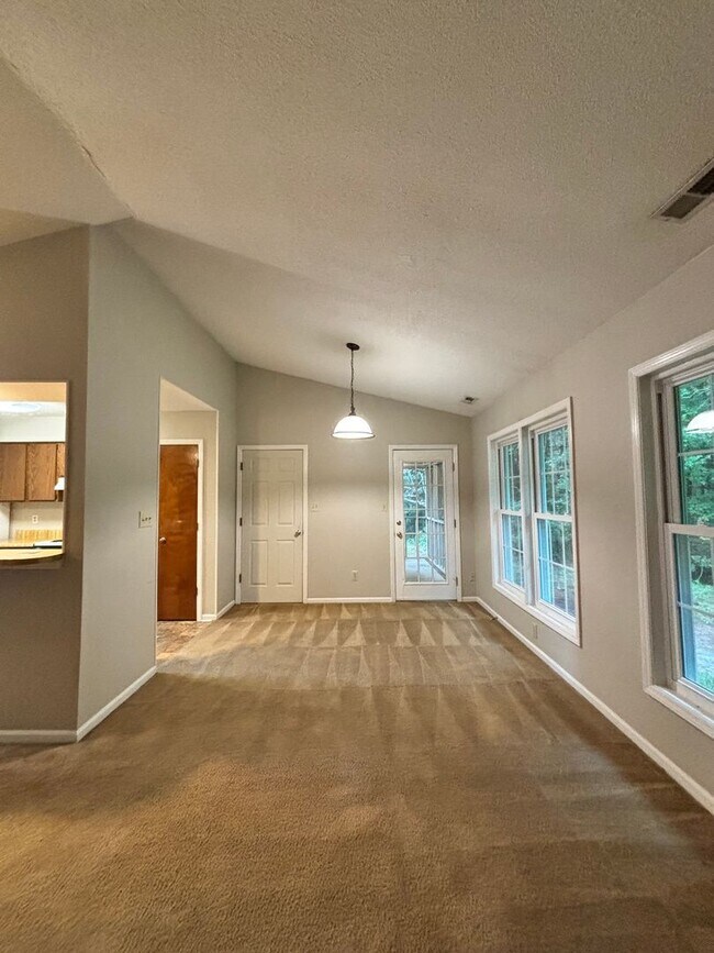 Building Photo - 255 Bayberry Ct