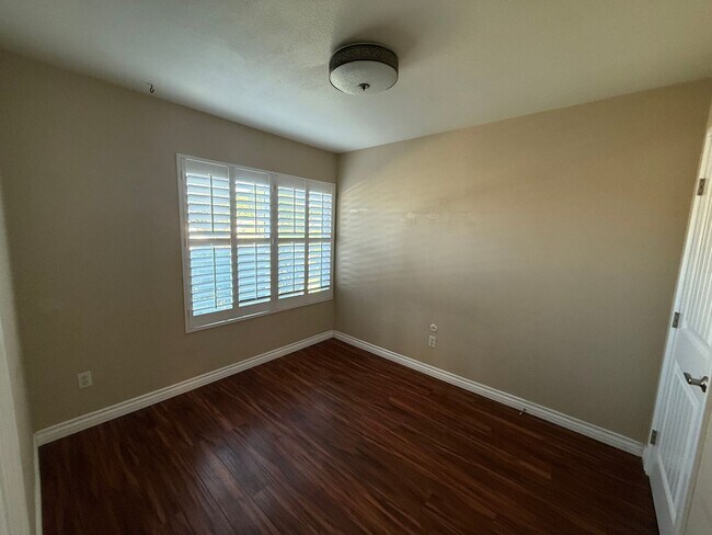 Building Photo - Gorgeous and Upgraded 4 Bed, 2.5 Bath Two-...