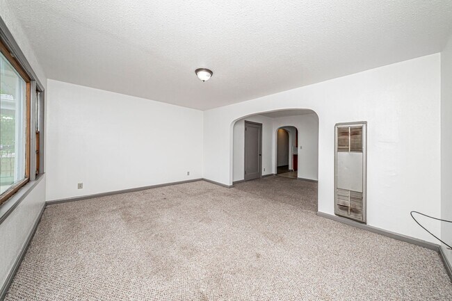 Building Photo - 411 W 5th St