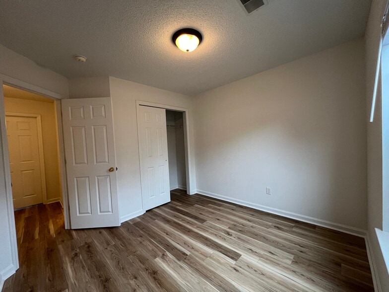 Building Photo - 5343 Tidewater Dr