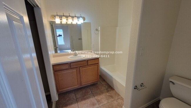 Building Photo - Nice size home near Canyon View Park - 4 b...