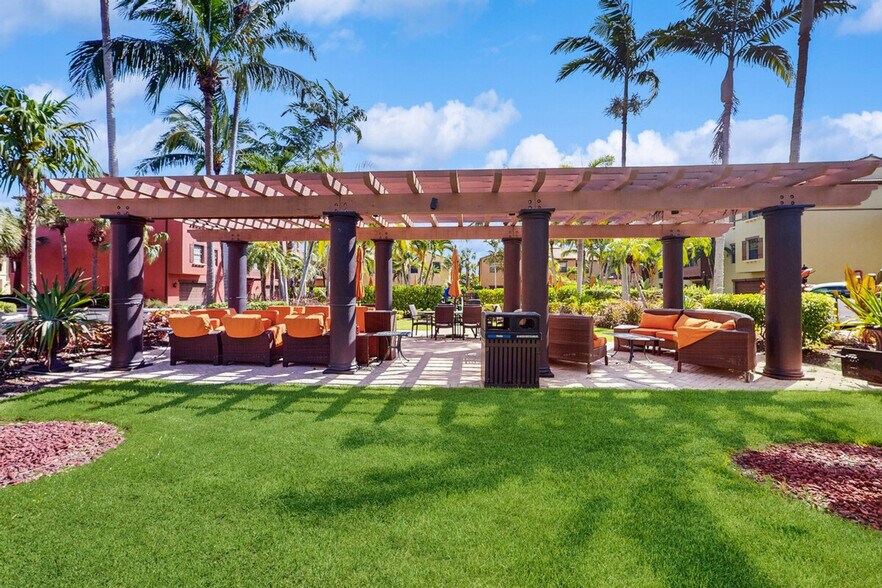 Building Photo - 9115 Capistrano St S