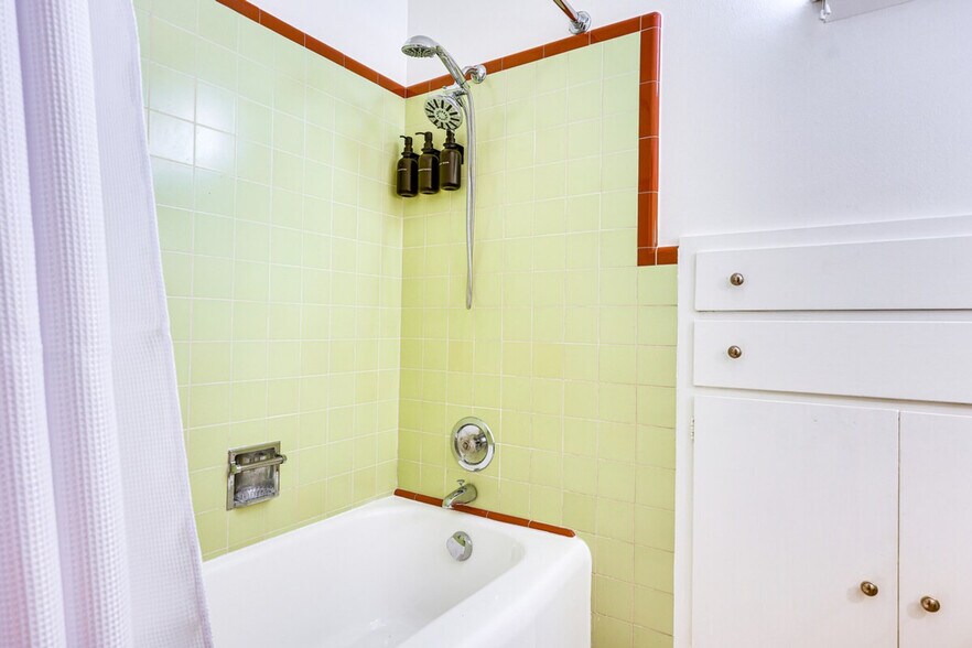 Building Photo - 218 Morning Sun Ave