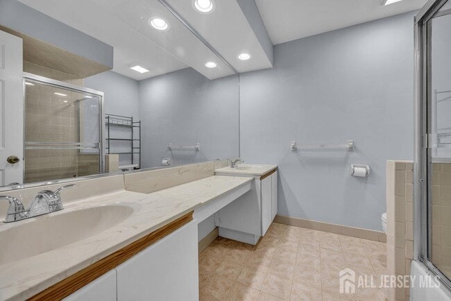 Building Photo - 604 Woodhaven Dr