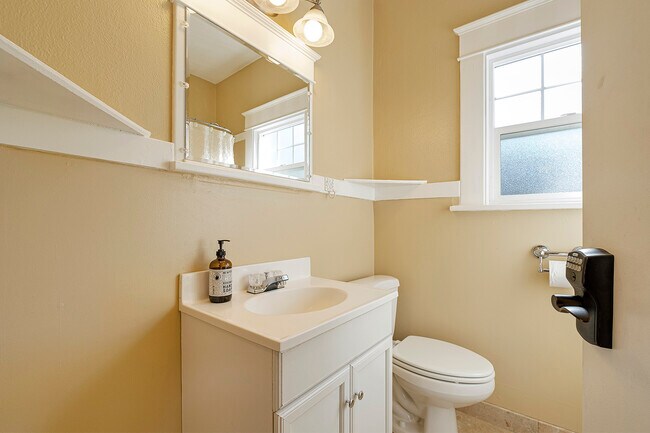 Building Photo - 2330 SW 170th Ave