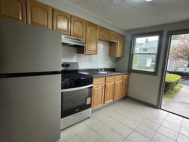 Building Photo - 1-3 bedroom garden style & townhouse