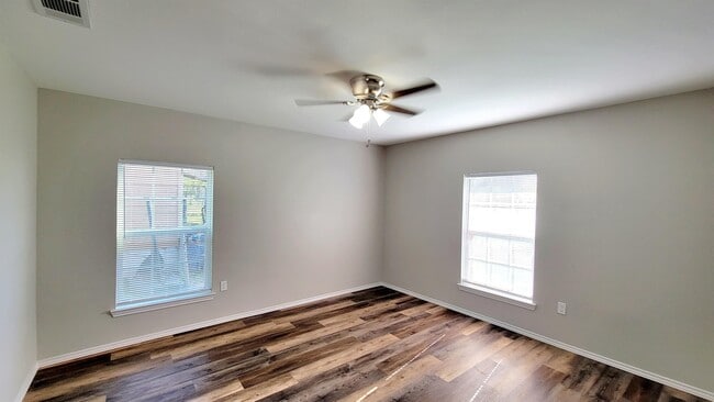 Building Photo - 1704 Langford St