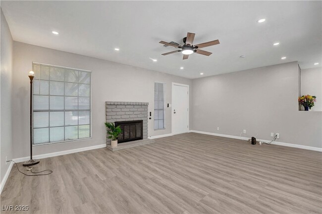 Building Photo - 612 Buttonwood Ln