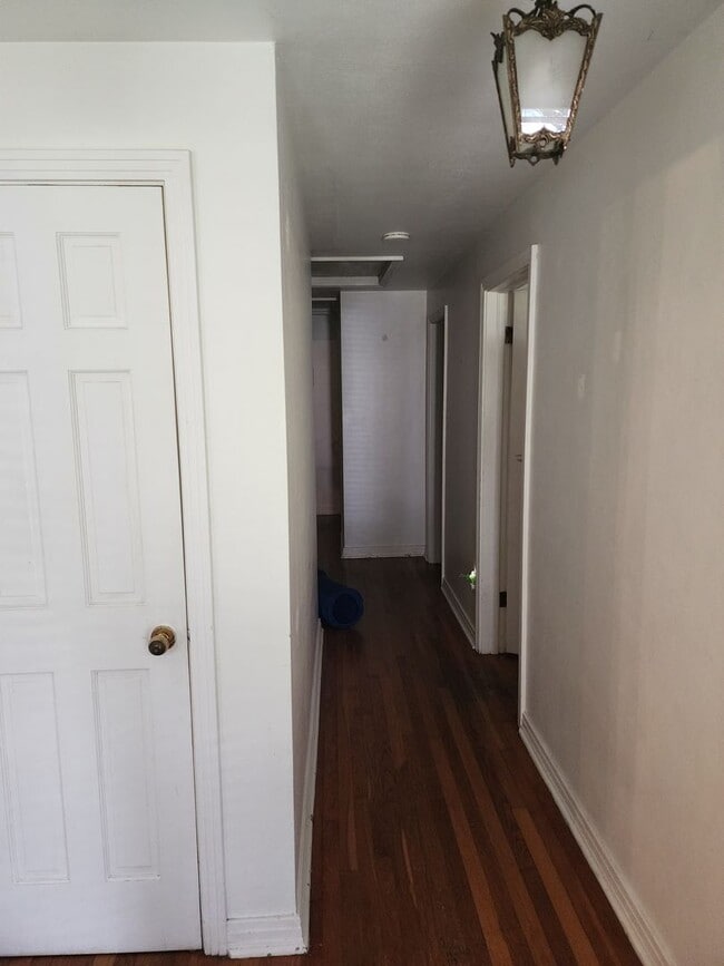 Building Photo - 4 bedroom house available near UF campus