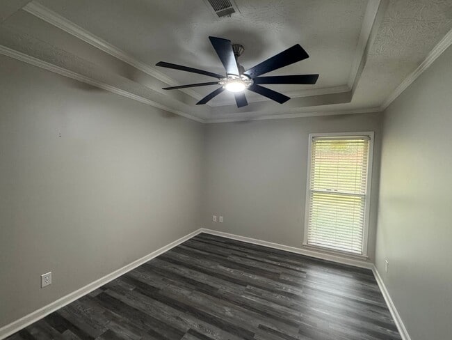 Building Photo - Arrowhead One Level