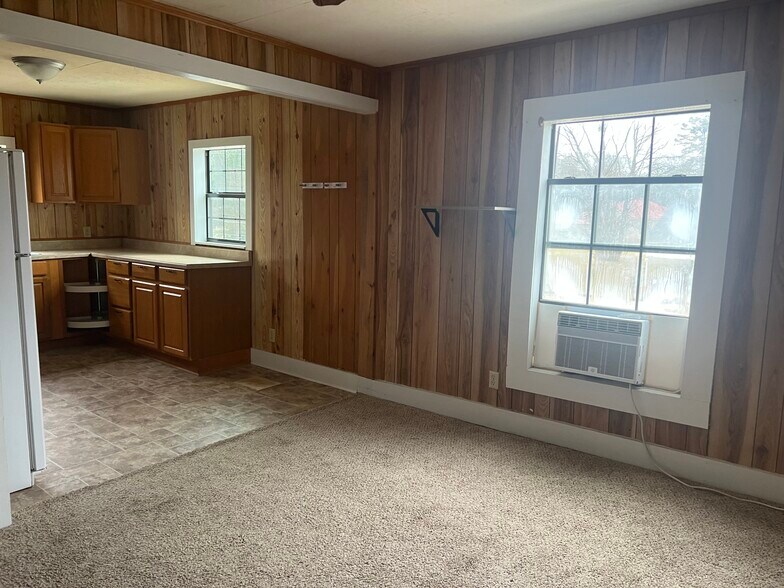 Building Photo - 202 W 13th St