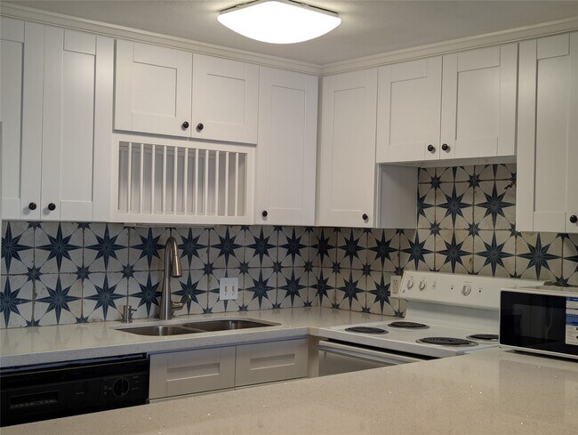 Building Photo - 7520 Hornwood Dr