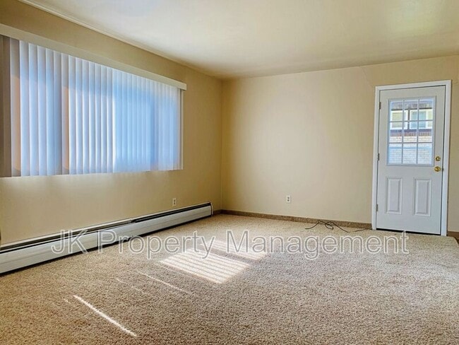 Building Photo - 2100 4th St NE