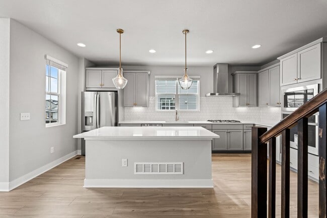 Building Photo - Spacious Family Home in Quiet Neighborhood