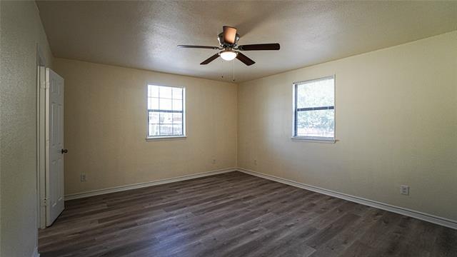 Building Photo - 1221 Cove Dr