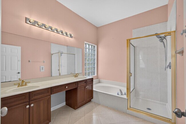 Building Photo - 1204 Oakwater Dr