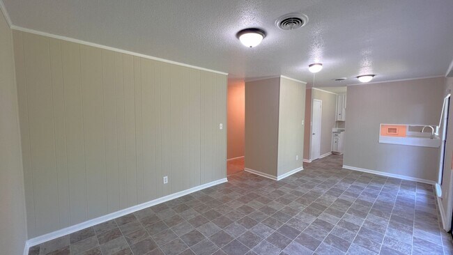 Building Photo - Beautiful 4-bedroom brick home