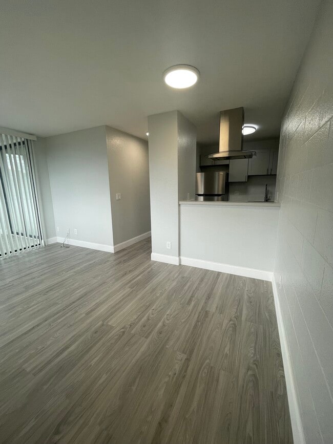 Building Photo - 1109 Acacia Rd