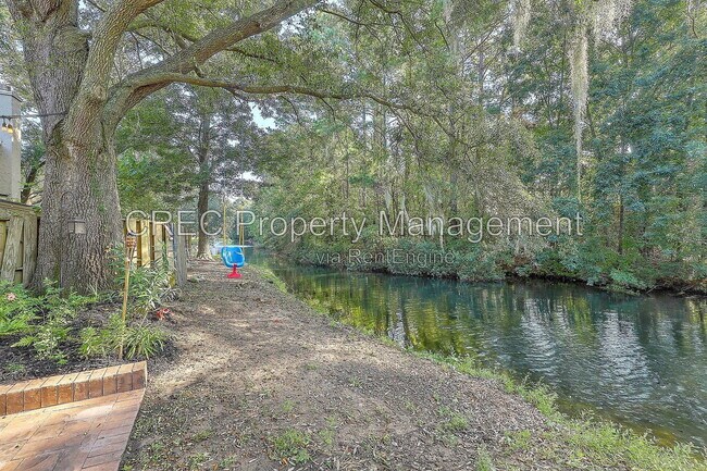 Building Photo - 2065 Emerald Terrace