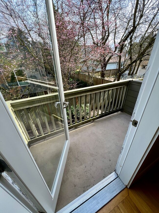 Building Photo - Spacious Greenwood townhouse - Available now!