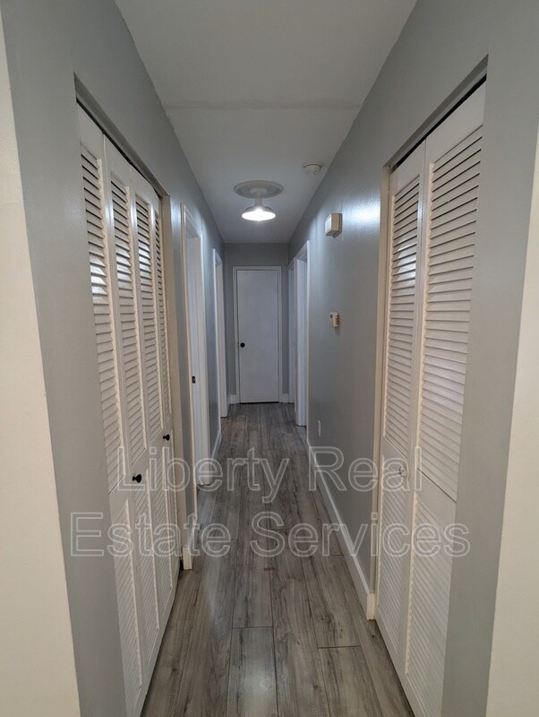 Building Photo - 600 Thornwood Way