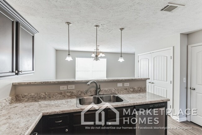 Building Photo - 741 Hollandale Rd