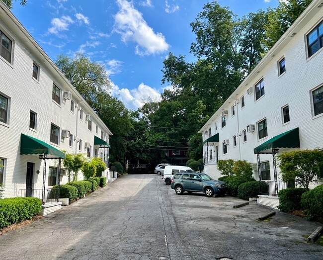 Building Photo - 2nd Floor 1BR/1BA + PORCH - Midtown Garden District