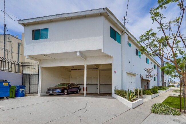 Building Photo - 715 N Marlborough Ave