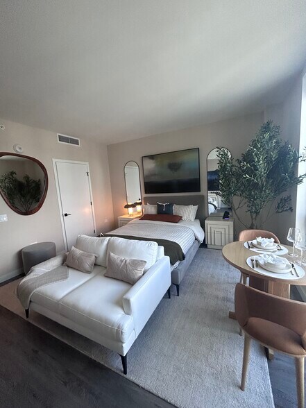 Building Photo - 1940 NW 2nd Ct