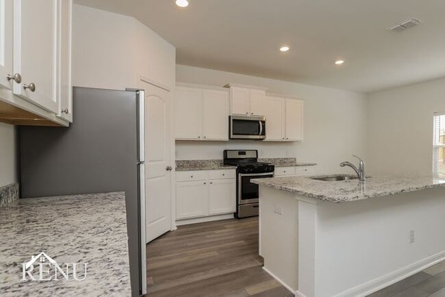 Building Photo - 3018 Jackson Smt