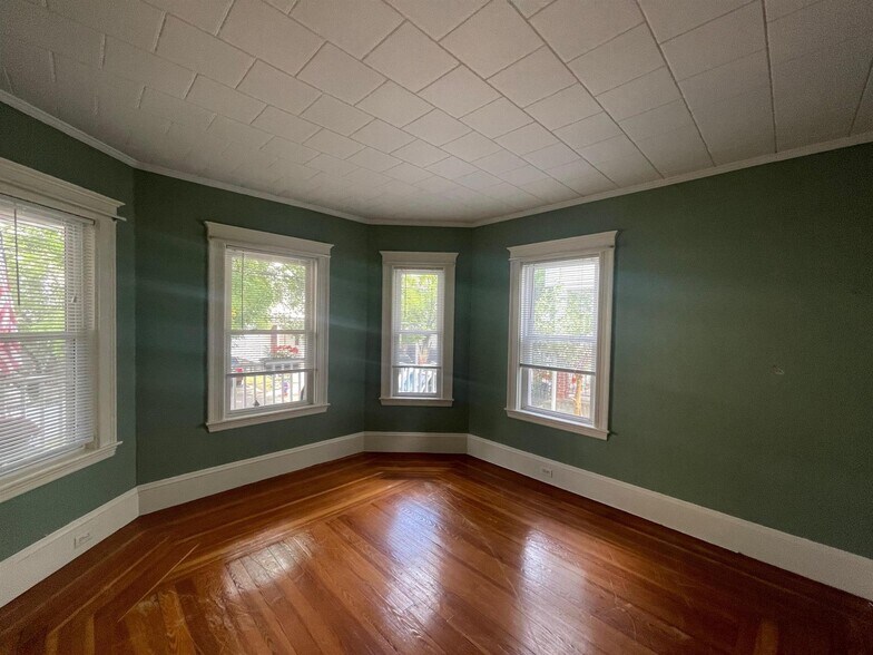 Building Photo - 4 Ossipee Rd