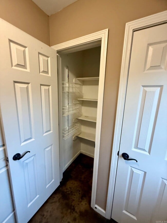 Building Photo - 8900 Eskabar Dr