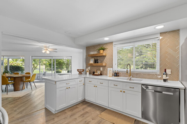 Building Photo - 460 Magellan Dr