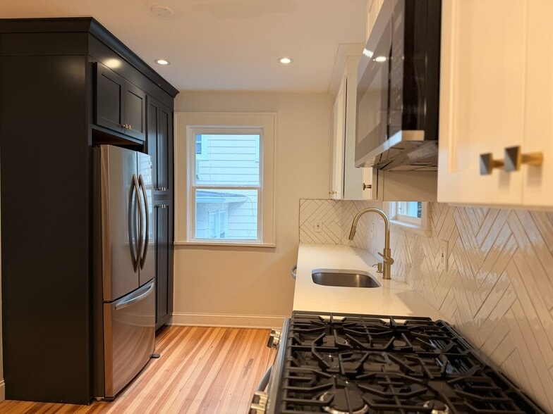 Building Photo - 160 Clairmont Terrace