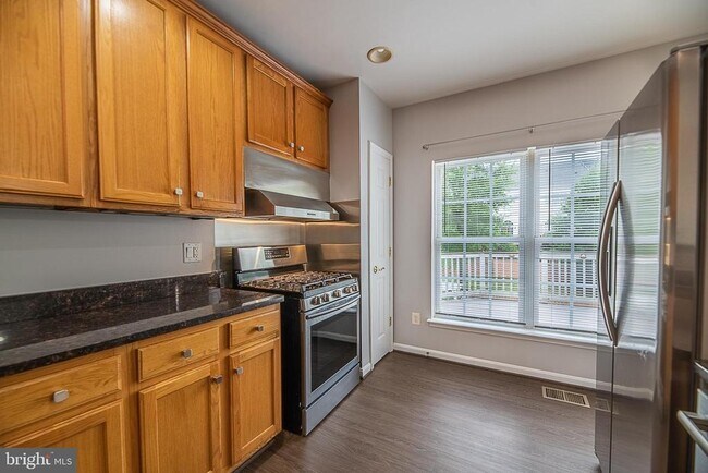 Building Photo - 24635 Kings Canyon Square