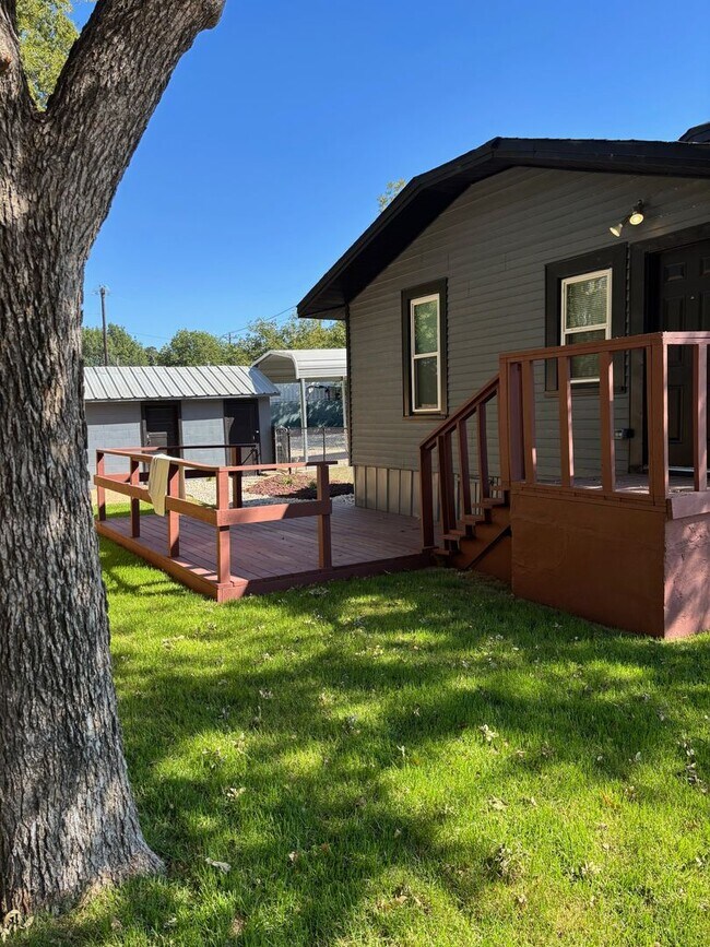 Building Photo - 3 Bedroom 1 Bathroom Downtown Georgetown Home