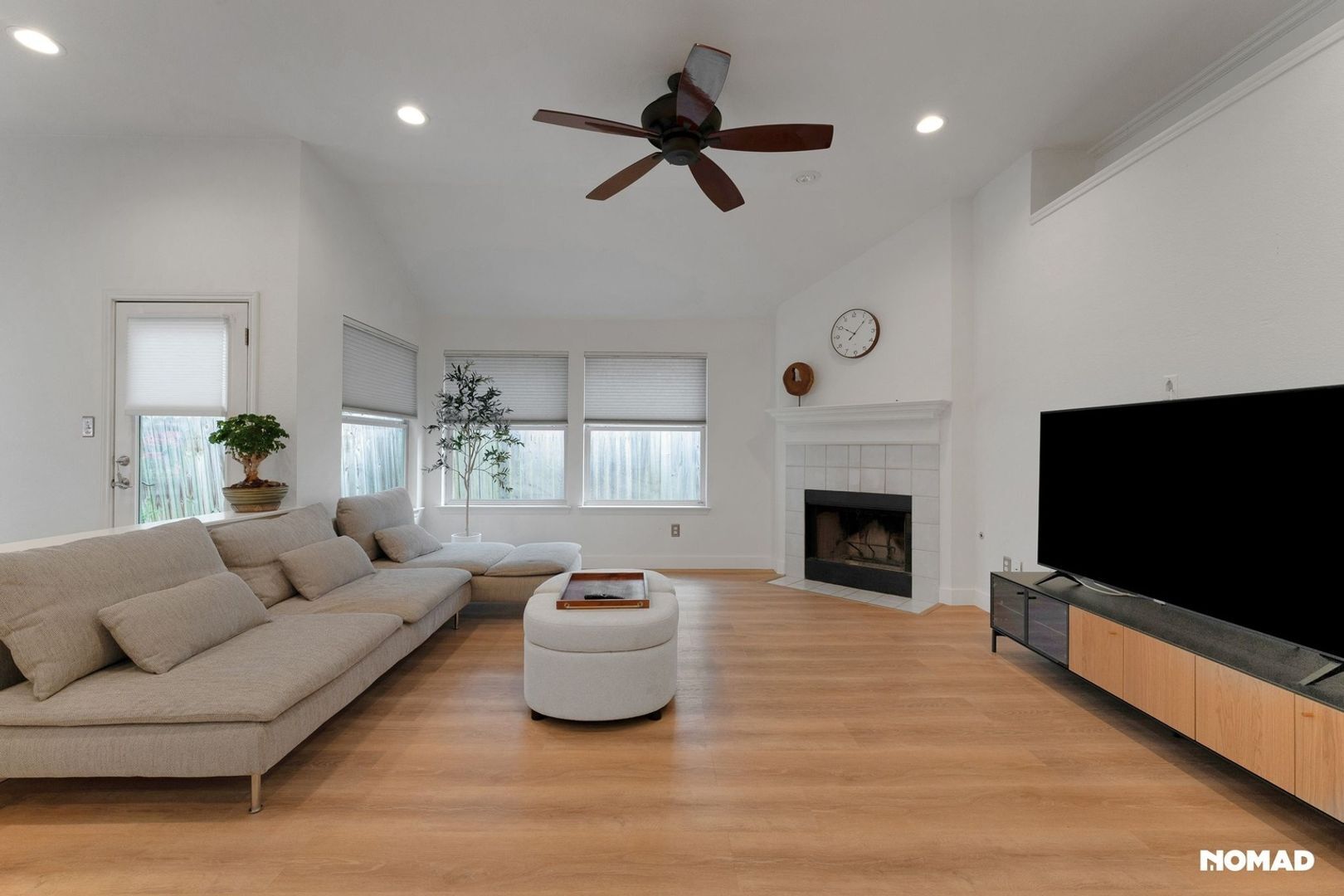Building Photo - 5613 Lomita Verde Cir