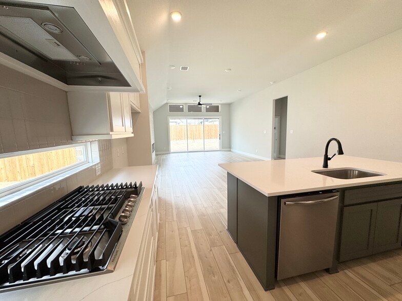 Building Photo - 6113 Tahoe Winds Dr