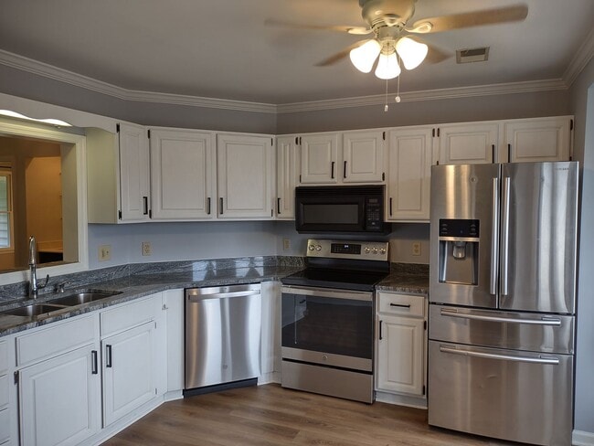 Building Photo - Adorable Two Bedroom Two Bath Condo - Just...