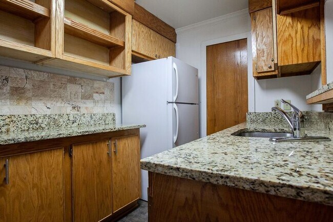 Building Photo - 1405 Charles St