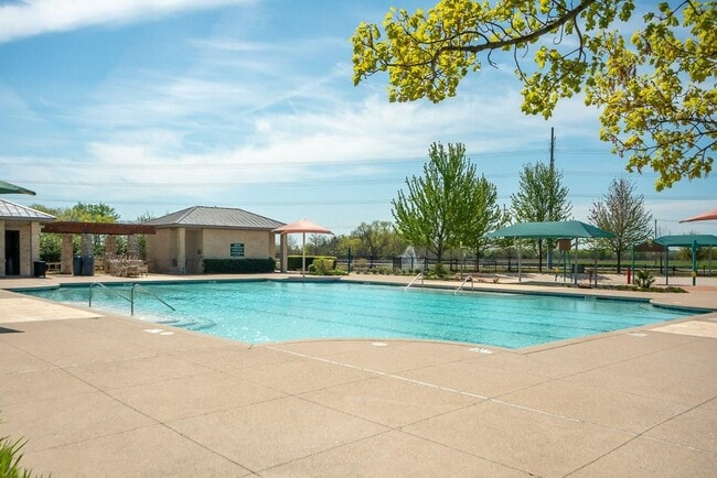 Building Photo - 211 Red Oak Dr