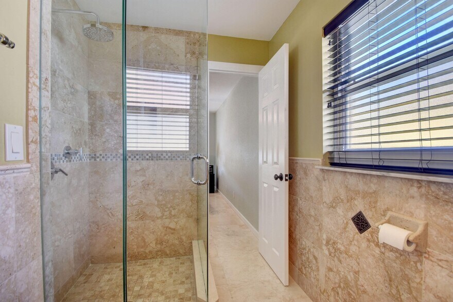 Building Photo - 7076 Middlebury Dr