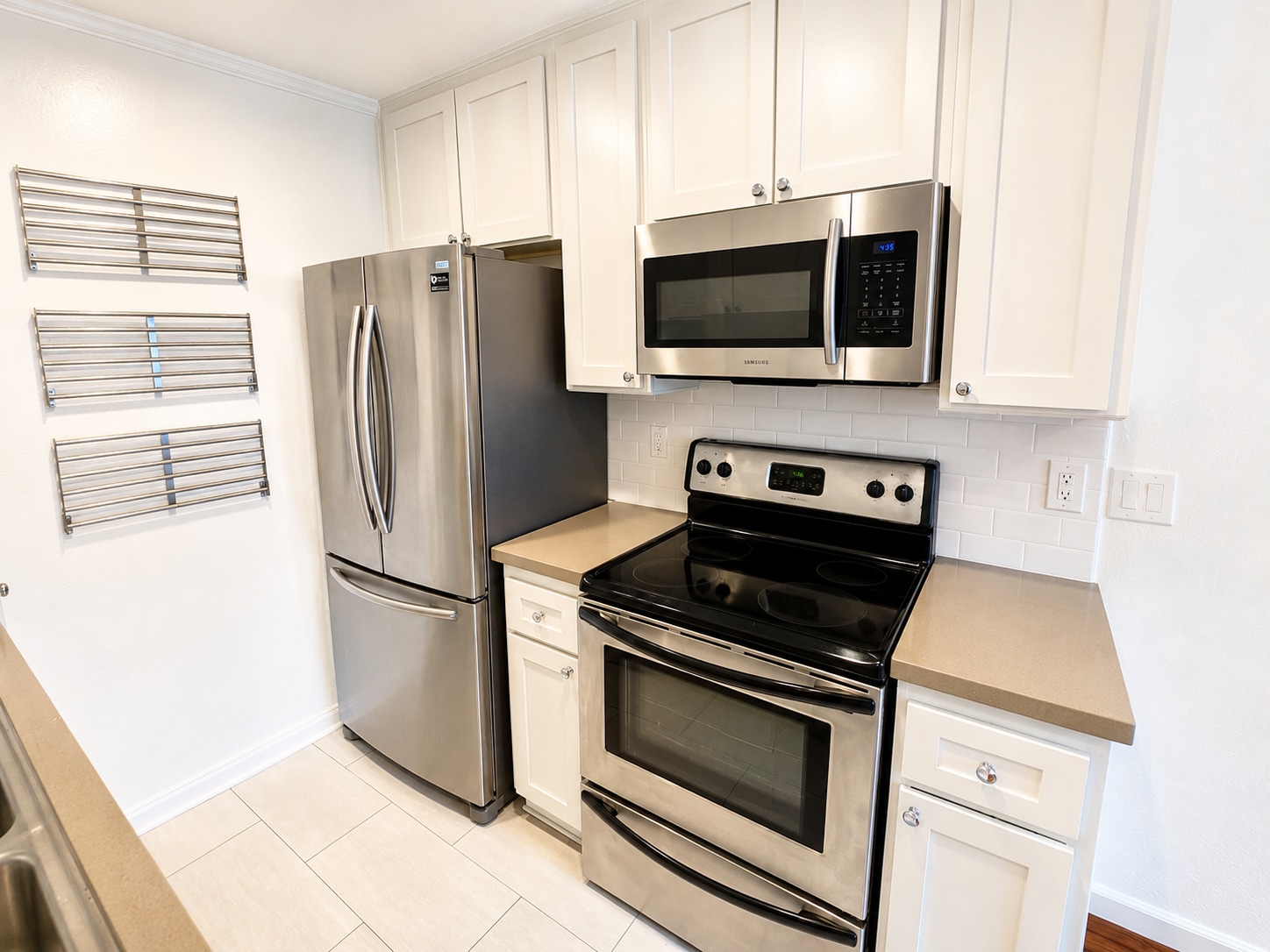 Building Photo - 1351 N Orange Dr