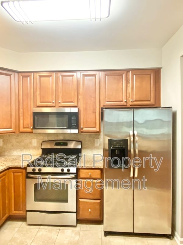Building Photo - 107 Riva Ct