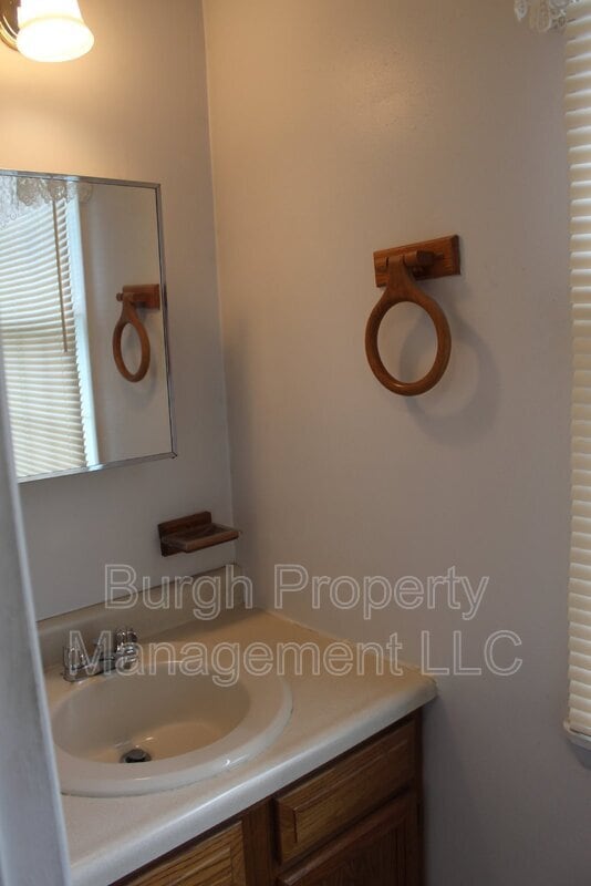 Building Photo - 501 Tyler Dr