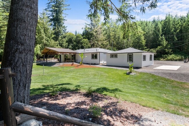 Building Photo - Rare Home on Creek Front Property!