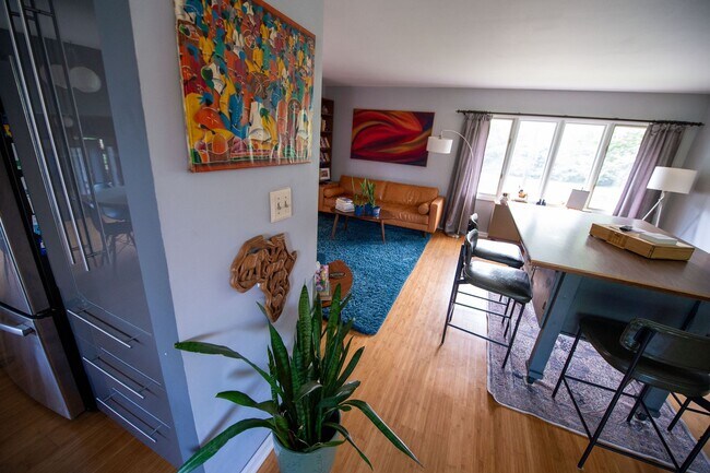 Building Photo - Short Term Rental Family Home