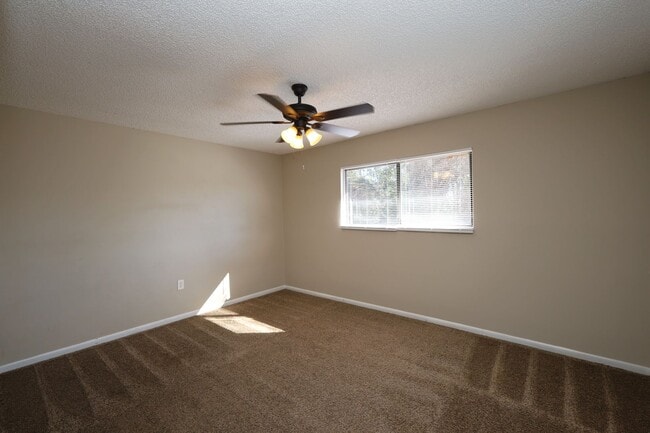 Building Photo - 1307 Baytree Dr