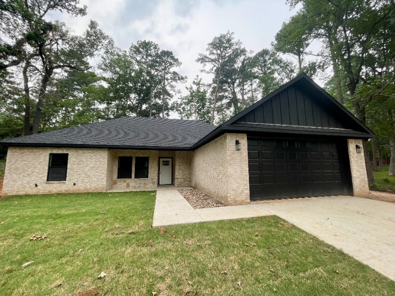 Building Photo - 18682 Porsche Dr